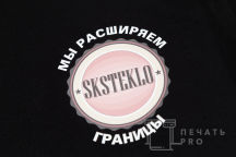 Черные футболки с логотипом «SKSTEKLO»